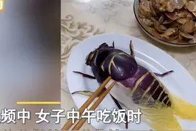 “鬼才”爸爸做创新菜让家人品尝，女儿不敢下筷，网友直呼有阴影图片