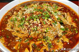 手把手教你水煮肉片，记住这个诀窍，肉片鲜香滑嫩，太解馋了图片