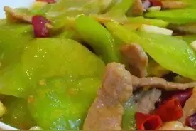 莴笋炒肉片的家常做法，鲜香脆嫩，味道鲜美，比较下米饭图片