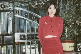 20岁的女生想要更加迷人，那就试试中筒袜吧图片