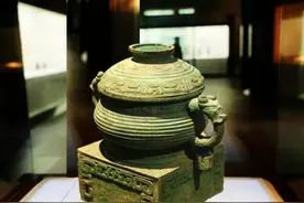 1971年陕西老汉刨出一青铜“夜壶”，后被博物馆收藏列为一级国宝图片