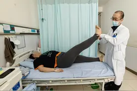 腰椎间盘突出遇上10cm脂肪 哈医大一院骨科脊柱微创团队局麻下破解微创难题图片