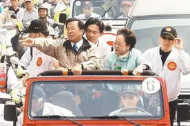 连战回忆录披露“两颗子弹”秘辛，陈水扁急否认挨批谎话连篇图片