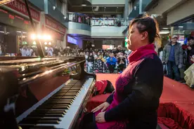 太励志！被母亲遗弃，被尾随18年，却成就了中国首个盲人女调音师图片
