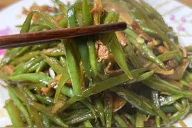 扁豆角炒肉丝，肉丝滑嫩不柴，豆角丝翠绿爽口，百吃不厌的下饭菜图片