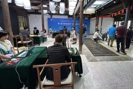 解说和AI都晕了，烂柯杯8强赛，李维清遭申真谞惊险逆转图片