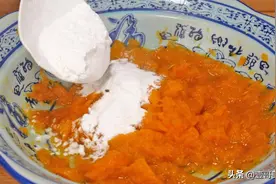 南瓜里加一勺面粉，这样做太香了，全家人天天点名要吃，超解馋图片