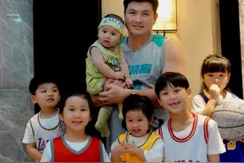 六个佩奇爸爸：7年连生6胎，送孩子豪车豪宅，这家人到底有多壕气图片