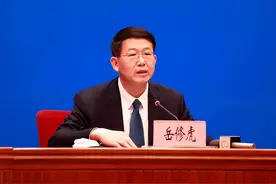 云南省副省长、省公安厅厅长岳修虎不再担任省发改委主任图片