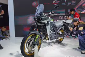 新车 | 45800元起/轻量化设计，凯越800X上市，选它还是春风800MT？图片