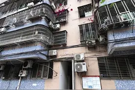 旧楼加装电梯遇阻：本单元同意，隔壁单元却反对！项目停滞了大半年，该怎么办？图片