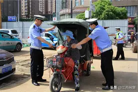 江苏苏州：“大花轿”撞上小轿车！看看这些“大花轿”是怎么闯的祸？图片
