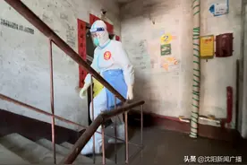 泪目！沈阳小男孩喊话“大白”爸爸：你每天吃的饭都是热乎的吗？图片