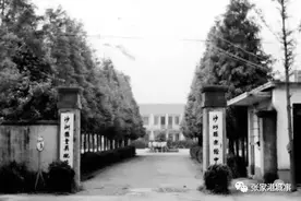 时隔50年：高中同学再聚会，内心五味杂陈图片