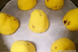 自制玉米面红枣窝窝头，金黄香甜，松软有嚼劲，常吃粗粮身体好图片