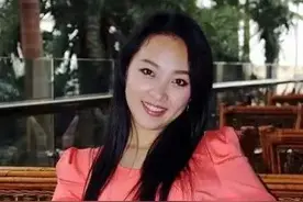 重庆一女校长占据C位穿JK跳辣舞，现场画面曝光，毫无违和感图片