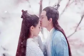 民间故事：貌美村妇打水喝，花心和尚前来搭讪，晚上和尚跪地求饶图片