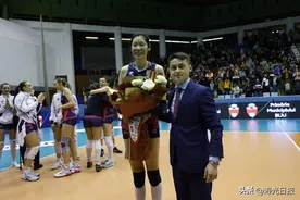 女排欧联杯决赛I：朱婷30分斯坎迪奇3-1布拉日 冲赛季首冠占先机图片