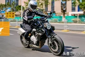 四万以内的最强四缸街车丨奔达唐刀700评测图片