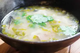 炖羊肉汤时，调料别乱加，切记只放5样，羊汤鲜美浓白，无膻味图片