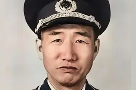 张英：周恩来的警卫，担任过红军四个师的师长，若不死可授大将？图片