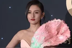 时尚先生红毯：张雨绮宋祖儿翻车，龚俊杨芸晴撞衫，宋轶白到发光图片