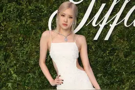 明星红毯奇葩拍照pose大赏！网友爆笑：为了争艳太拼了哈哈哈哈图片