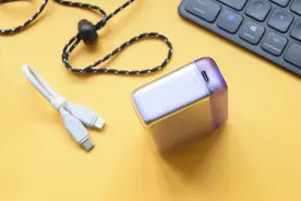 始于颜值，终于实用！闪极随行移动电源小评图片