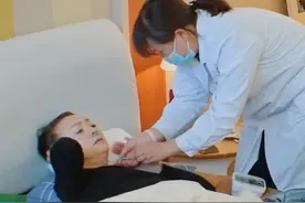 宋丹丹被气到心慌吸氧，眼睛发胀，提前退出综艺录制图片