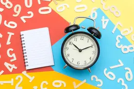 记住：“zero hour”可不是“零点”，不要搞错了图片