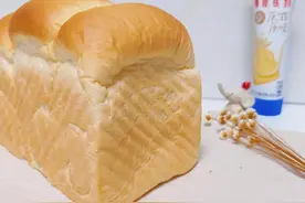 用炼乳做的云朵吐司，口感轻盈柔软，奶香浓郁，手撕着吃超过瘾图片