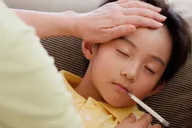奶奶几种“瞎勤快”带娃方式，宝妈尽快阻止，别怕得罪老人图片