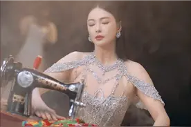 笑麻了，张雨绮抖腿代言缝纫机，我在评论区笑晕过去图片