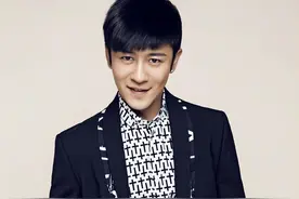 亲妈和干妈都是导演，20年也捧不红他，却在娶妻改名后火了图片