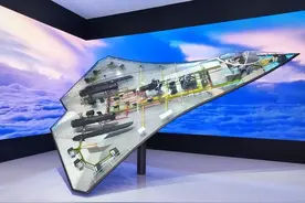 中国展示科幻战机模型，美媒猜是国产六代机：歼20起了大作用图片