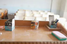 三尺讲台，执写春秋冬夏图片