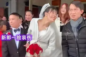 1场婚礼：新娘笑靥如花，新郎1脸冷漠！别埋怨生活，它还没下死手图片