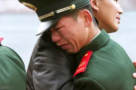 部队里共患难的战友，为何退役之后，很少再联系了？图片