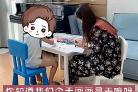 前央视主持人经纬晒娃，曝光豪宅内景上下两层，神秘老公被疑在旁图片