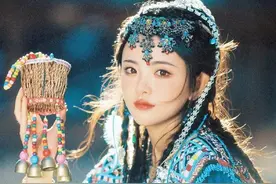 2021出圈神图盘点，杨幂撑伞矜贵，杨颖蓝发绝美图片