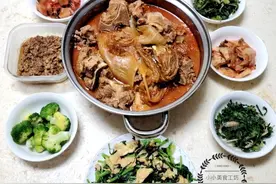 韩国普通家庭的一日三餐，看完后才发现：韩剧里都是“骗人”的图片