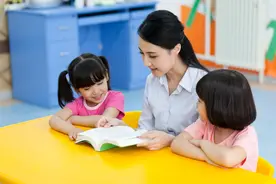 两个孩子的家庭怎样才能把水端平？答案让人深思，父母别再做错了图片