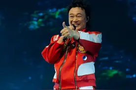 陈奕迅宣布澳门演唱会延期：身体不舒服，暂时没办法跟大家见面，希望大家可以等我，我很快就回来了～图片