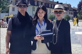 赵文卓参加女儿结业典礼，妻子16万名牌包，15岁女儿瑞士留学4年图片