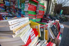 这些废纸不可回收，你知道吗？图片