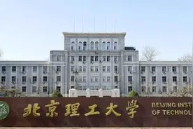 书中自有美女“李博士”图片