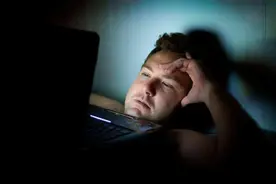 “最佳入睡时间”出炉，除了熬夜，睡太早也可能有危害？是真的吗图片