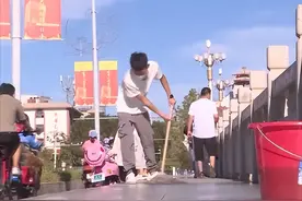 本以为24岁小伙网上吹牛，结果他还真兑现诺言，新疆网友不淡定了图片