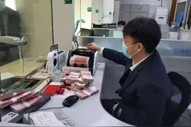 负债越来越严重！4个现象正在“席卷”中国4亿家庭，大家需重视图片