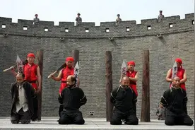 人类被砍头的瞬间，是头觉得身体没了，还是身体感觉头没了？图片